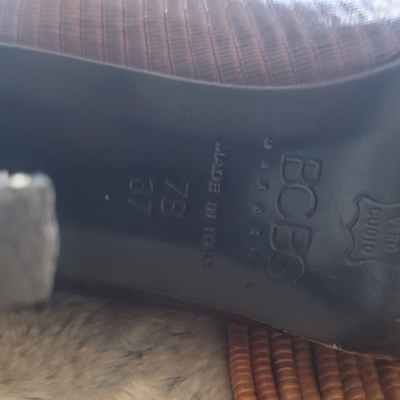 BCBG Vintage...7 (37) Italy pumps!!! - Picture 7 of 7